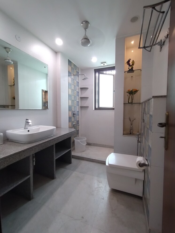 Bathroom, sector 43 4 Bedroom 340 Sq.Yd. Builder Floor In Sector 43 Gurgaon 9053448
