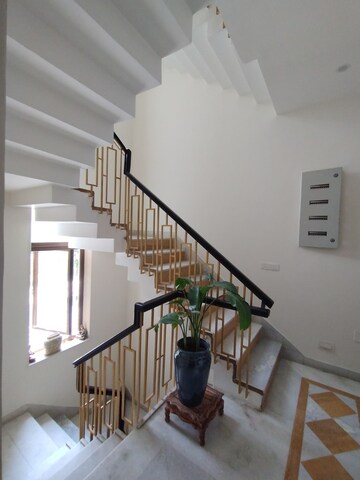 Staircase in 4 BHK Builder Floor at Sector 43 – for Rent