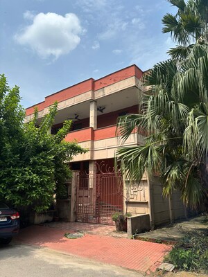 6+ BHK Villa – Exterior View View at Sector 30 - for Sale