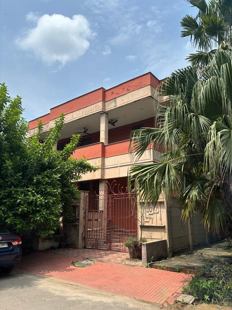 Exterior View, sector 30 6+ Bedroom 312 Sq.Mt. Villa In Sector 30 Noida 9053601