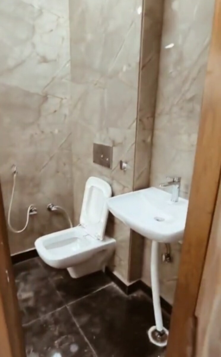Bathroom, new rajinder nagar 3 Bedroom 1380 Sq.Ft. Builder Floor In New Rajinder Nagar Delhi 9053624