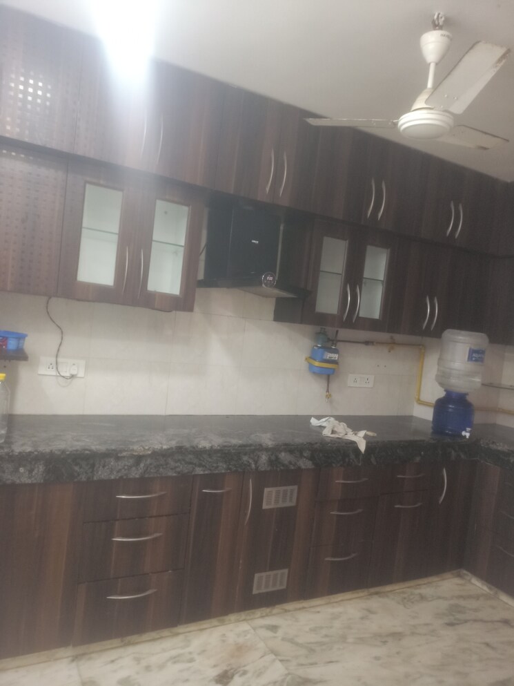 Kitchen, vasant kunj enclave 3 Bedroom 120 Sq.Yd. Builder Floor In Vasant Kunj Enclave Delhi 9053614