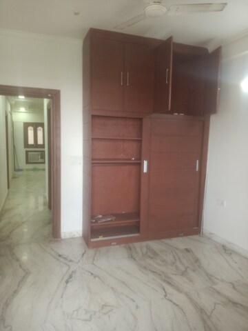 Room in 3 BHK Builder Floor at Vasant Kunj Enclave – for Rent