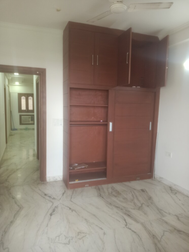 Room, vasant kunj enclave 3 Bedroom 120 Sq.Yd. Builder Floor In Vasant Kunj Enclave Delhi 9053614