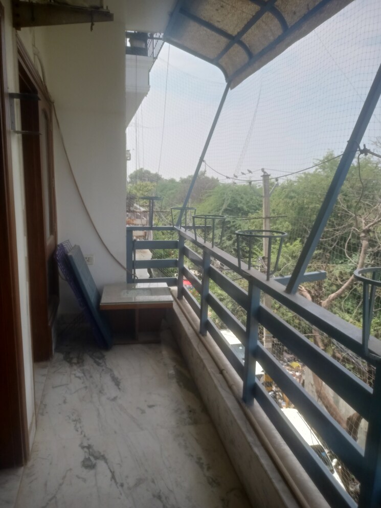 Balcony, vasant kunj enclave 3 Bedroom 120 Sq.Yd. Builder Floor In Vasant Kunj Enclave Delhi 9053614