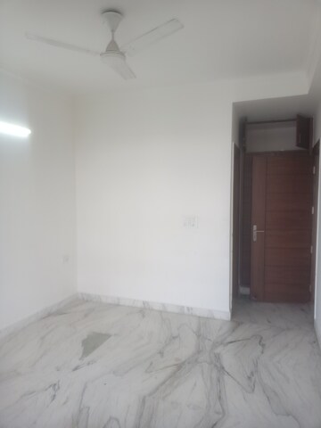 Room in 3 BHK Builder Floor at Vasant Kunj Enclave – for Rent