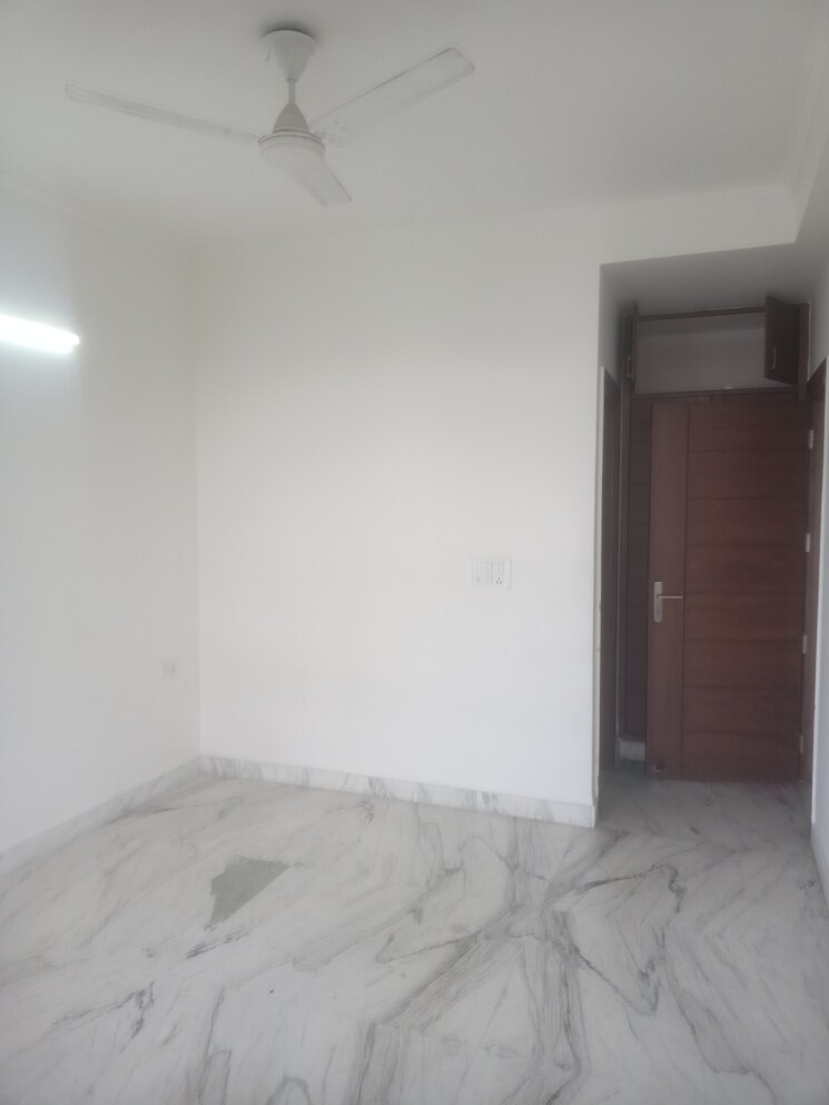 Room, vasant kunj enclave 3 Bedroom 120 Sq.Yd. Builder Floor In Vasant Kunj Enclave Delhi 9053614