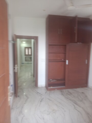 Room in 3 BHK Builder Floor at Vasant Kunj Enclave – for Rent