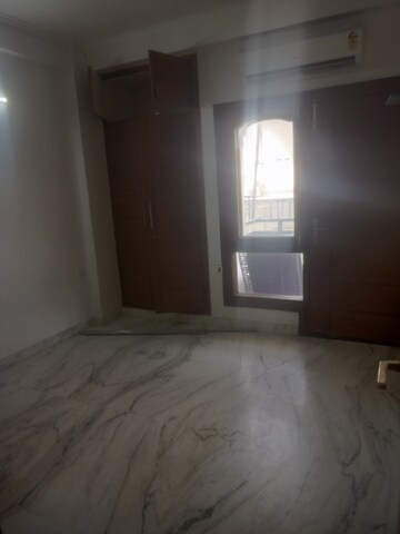Room in 3 BHK Builder Floor at Vasant Kunj Enclave – for Rent