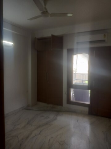 Room in 3 BHK Builder Floor at Vasant Kunj Enclave – for Rent