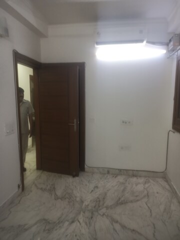 Room in 3 BHK Builder Floor at Vasant Kunj Enclave – for Rent