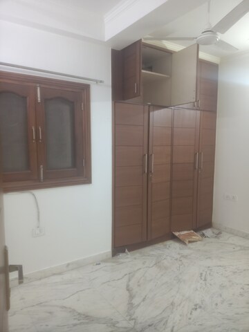 Room in 3 BHK Builder Floor at Vasant Kunj Enclave – for Rent