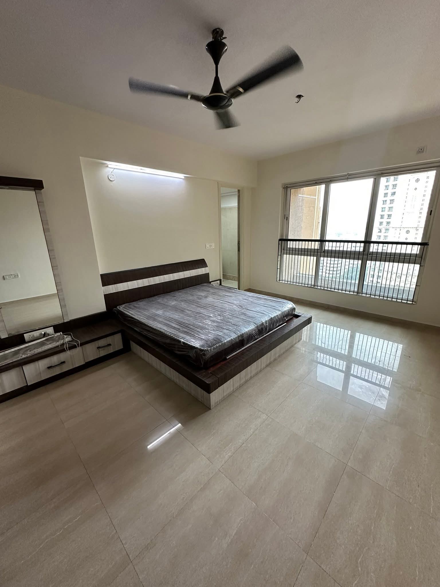 3 BHK + Extra Room Apartment For Rent in Hiranandani Meadows