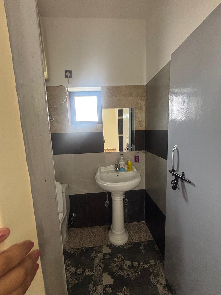 Bathroom, vasant kunj 1 RK 700 Sq.Ft. Apartment In Vasant Kunj Delhi 9053659