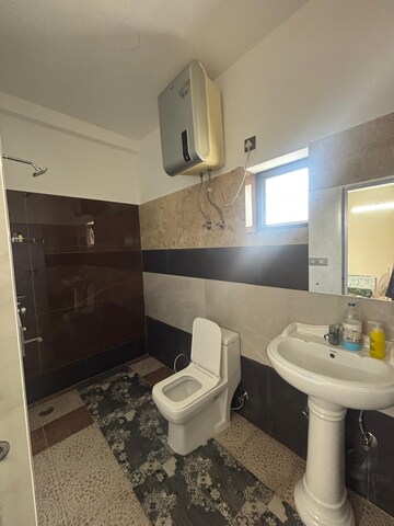 Attached Bathroom in 1 RK Apartment at Vasant Kunj – for Rent