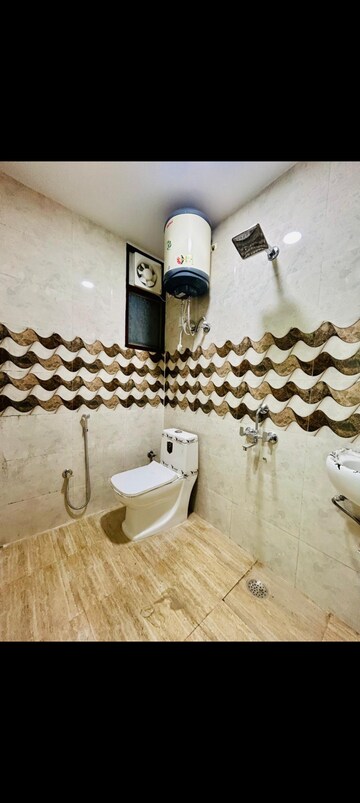 Team Area in 2 BHK Builder Floor at Saket – for Rent