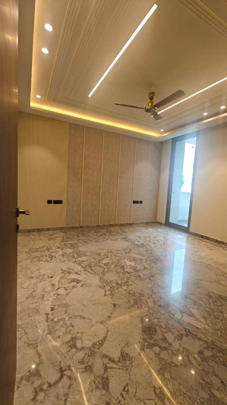 Room, sushant lok i 5 Bedroom 418 Sq.Yd. Builder Floor In Sushant Lok I Gurgaon 9053677