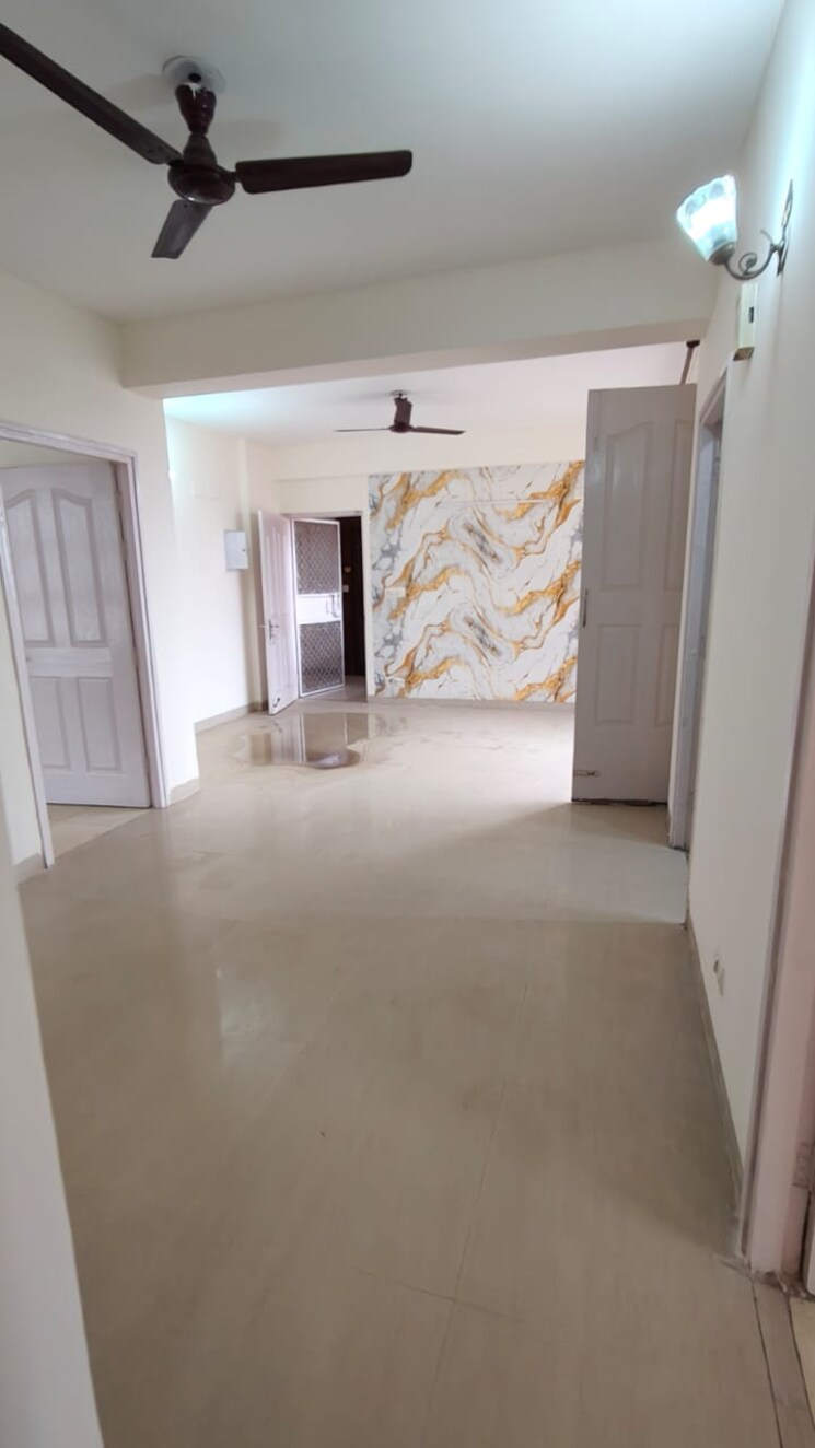 Room, tulip-white 3 Bedroom 1326 Sq.Ft. Apartment In Sector 69 Gurgaon 9053673