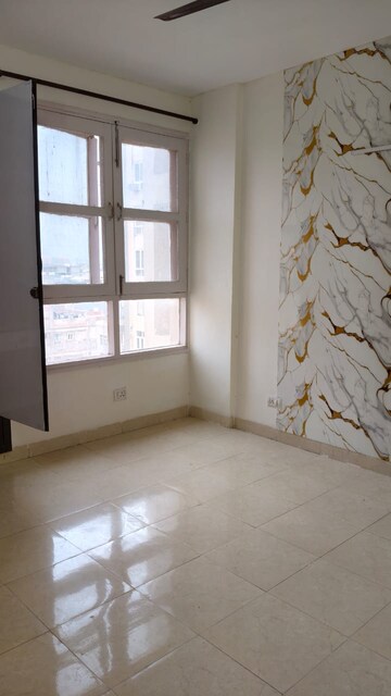 Room in 3 BHK Apartment at Tulip White, Sector 69 – for Rent
