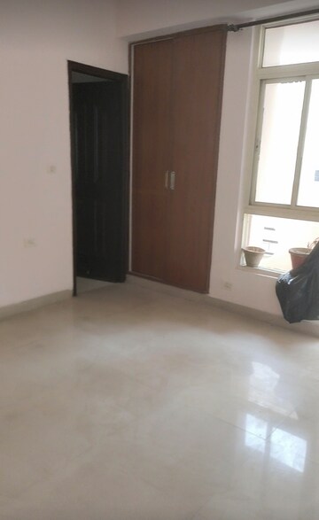 Room in 3 BHK Apartment at Keltech Golf Vista, Dundahera – for Rent