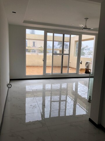 Room in 4 BHK Penthouse at Fortune Square Cooke Town, Cooke Town – for Rent