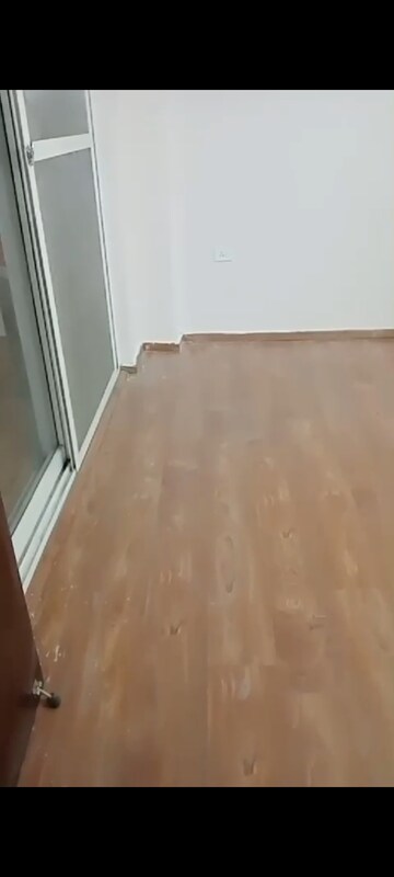 Room in 2.5 BHK Apartment at Amrapali Terrace Homes, Tech Zone 4 Greater Noida – for Sale