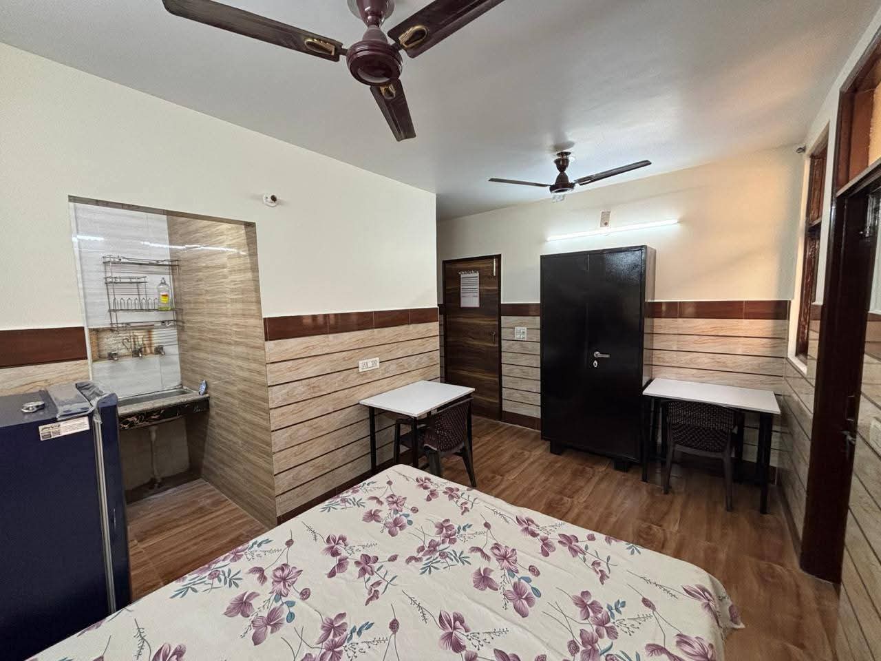 1 RkBuilder Floor For Rent in Saket