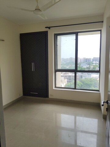 Room in 2 BHK Apartment at Unitech Uniworld Gardens 2, Sector 47 – for Rent
