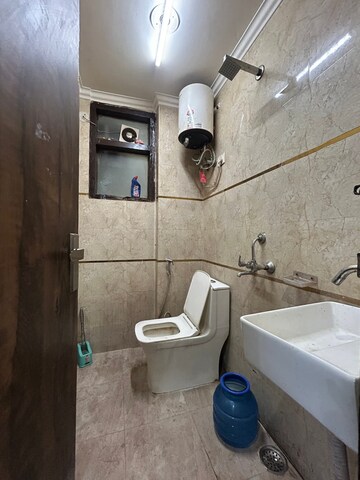 Bathroom in 1 BHK Builder Floor at Saket – for Rent