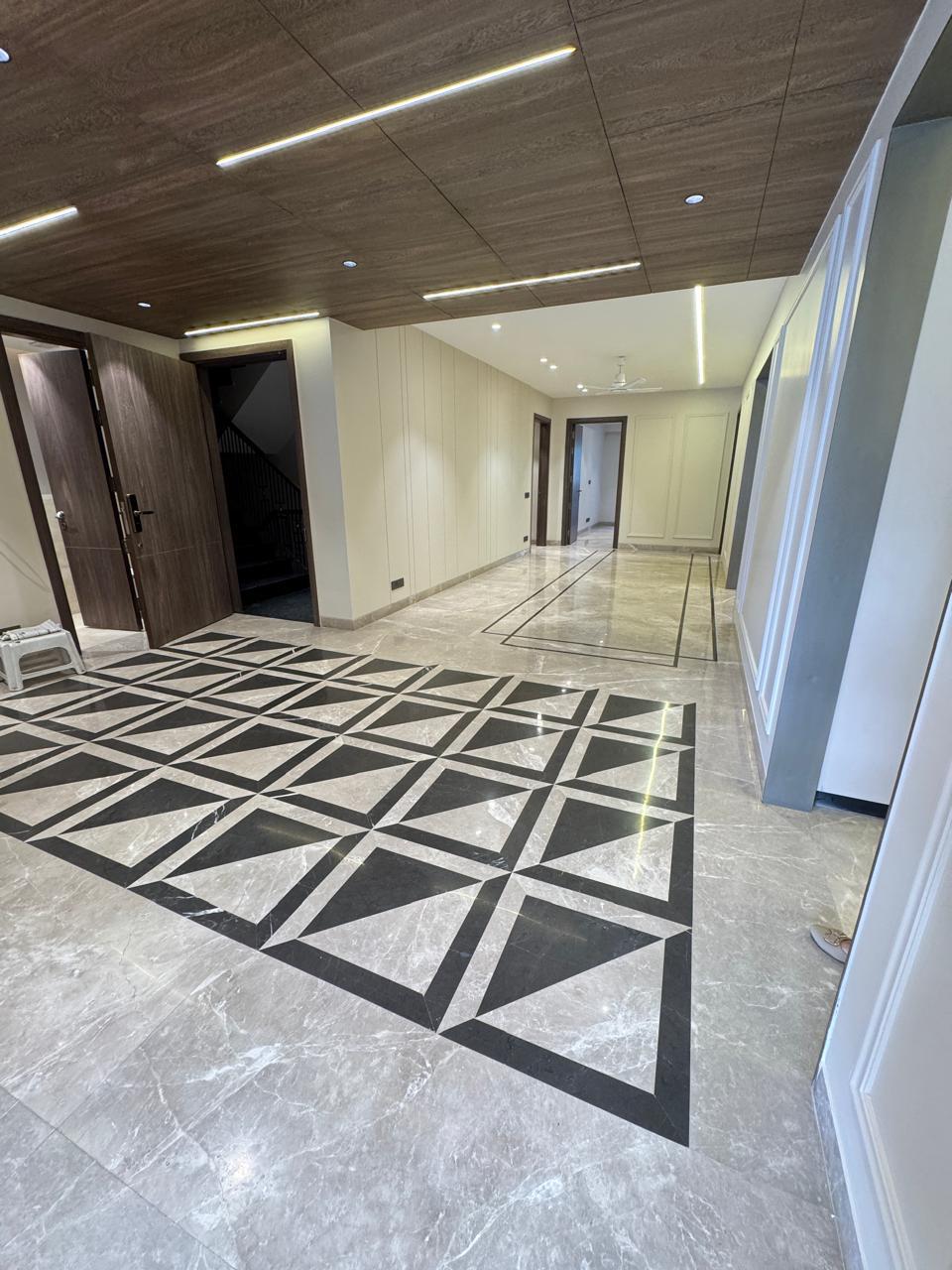 4 BHK + Pooja Room,Servant Room,Study Room,Extra Room Builder Floor For Rent in Dlf Phase i 