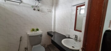 Bathroom in 4 BHK Builder Floor at Ardee City, Sector 52 – for Rent