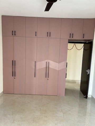 Room in 3 BHK Builder Floor at Central Park Flower Valley Aqua Front Towers, Sohna Sector 33 – for Rent