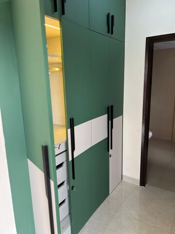 Room in 3 BHK Builder Floor at Central Park Flower Valley Aqua Front Towers, Sohna Sector 33 – for Rent