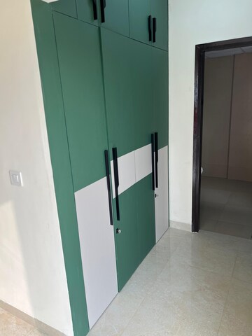Room in 3 BHK Builder Floor at Central Park Flower Valley Aqua Front Towers, Sohna Sector 33 – for Rent
