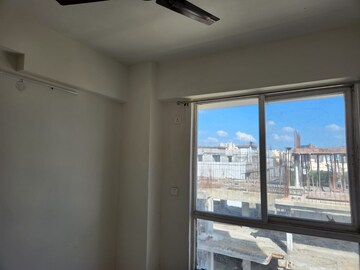 Room in 2 BHK Apartment at Signature The Millennia 2, Sector 37d – for Rent