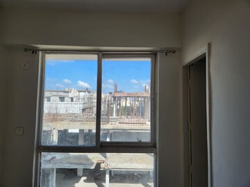 Room in 2 BHK Apartment at Signature The Millennia 2, Sector 37d – for Rent