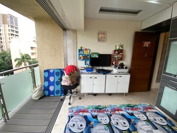 Team Area in 3 BHK Apartment at Uday Bhanu, Santacruz West – for Rent