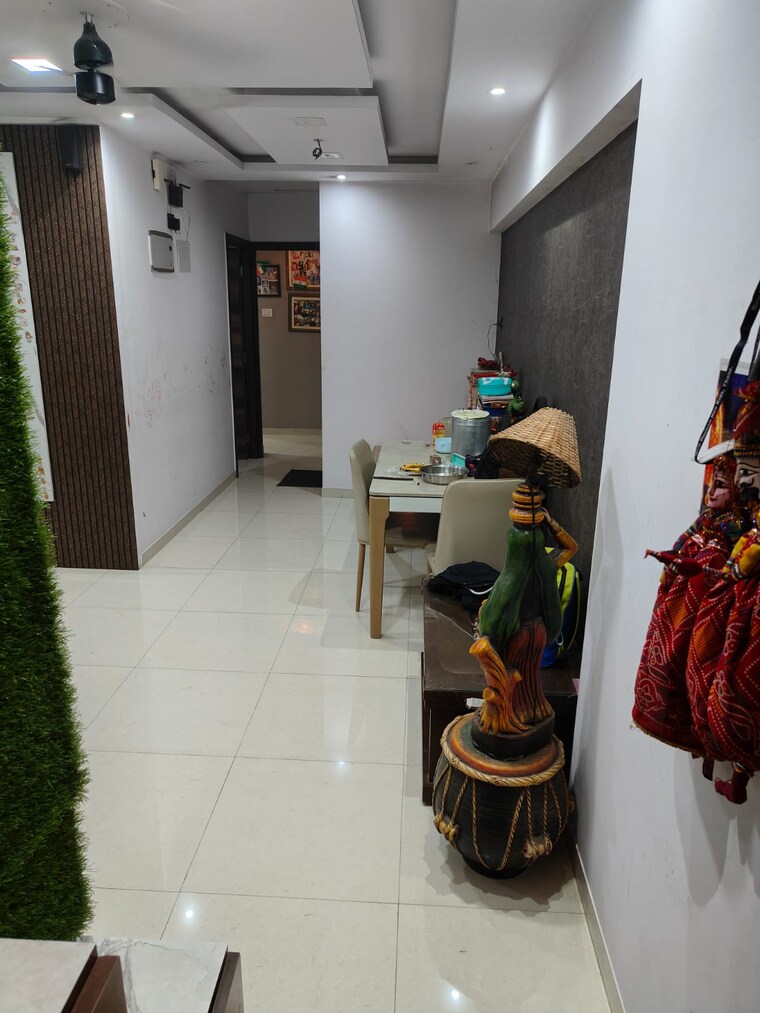  Parking, metropolis-rivera 2 Bedroom 751 Sq.Ft. Apartment In Kasarvadavali Thane 9053823