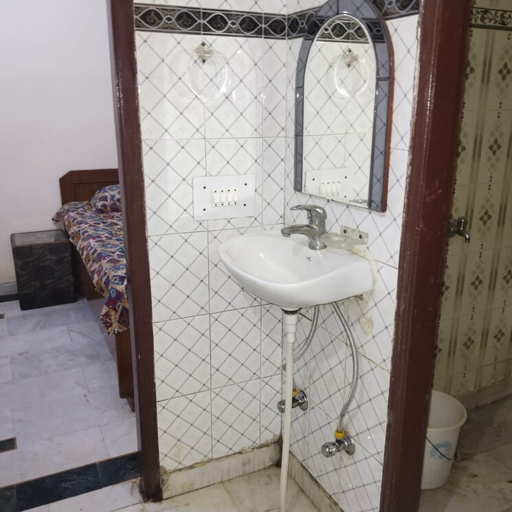 Bathroom, ashok nagar 1 Bedroom 550 Sq.Ft. Builder Floor In Ashok Nagar Delhi 9053881