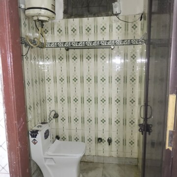 Bathroom in 1 BHK Builder Floor at Ashok Nagar – for Rent
