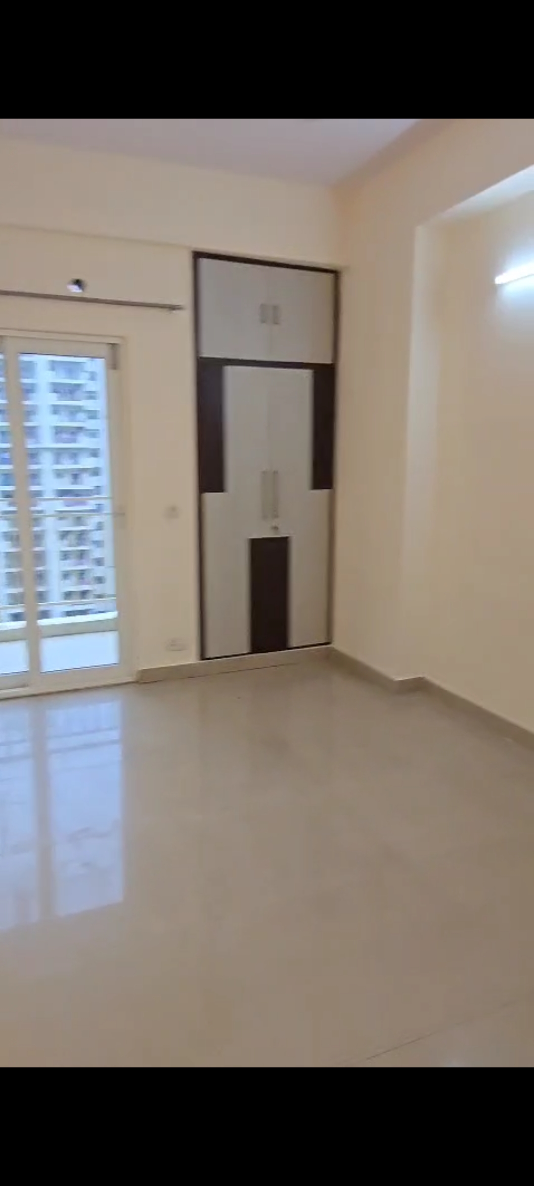 2.5 BHK + Study Room 1250 Sq.Ft. Apartment in Mahagun Moderne