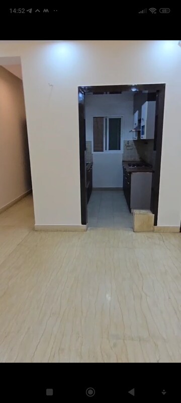 Room in 2.5 BHK Apartment at Mahagun Moderne, Sector 78 – for Sale