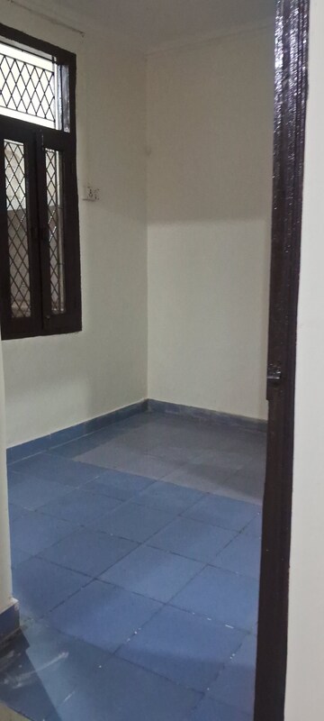 Study Room in 2 BHK Independent House at Madanpur Khadar – for Rent