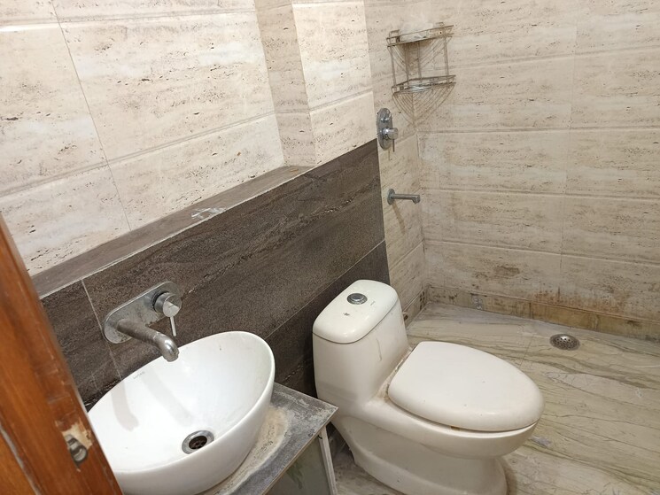 Bathroom, tagore garden 2 Bedroom 850 Sq.Ft. Builder Floor In Tagore Garden Delhi 9053891