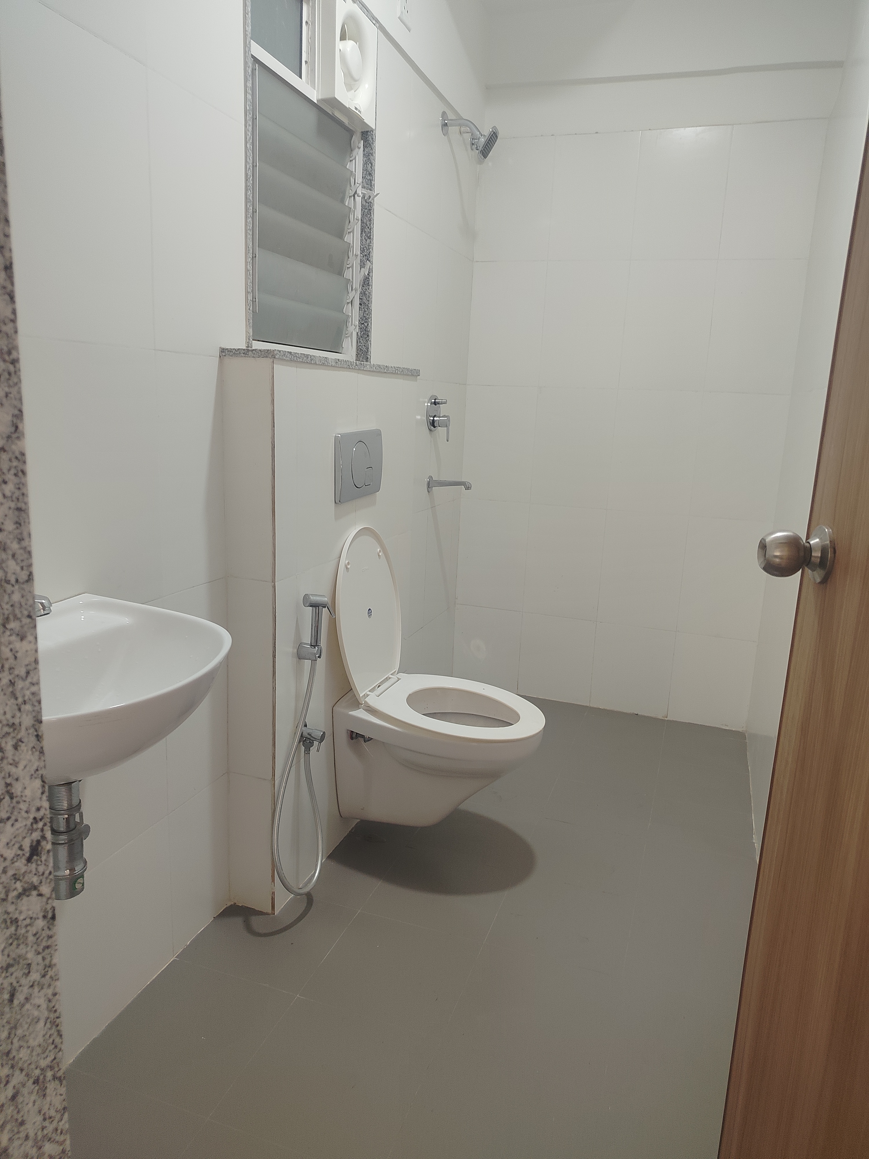 2 BHK + Study Room Apartment For Rent in Godrej City