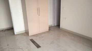 Room in 3 BHK Apartment at Pareena The Elite Residences, Sector 99 – for Rent