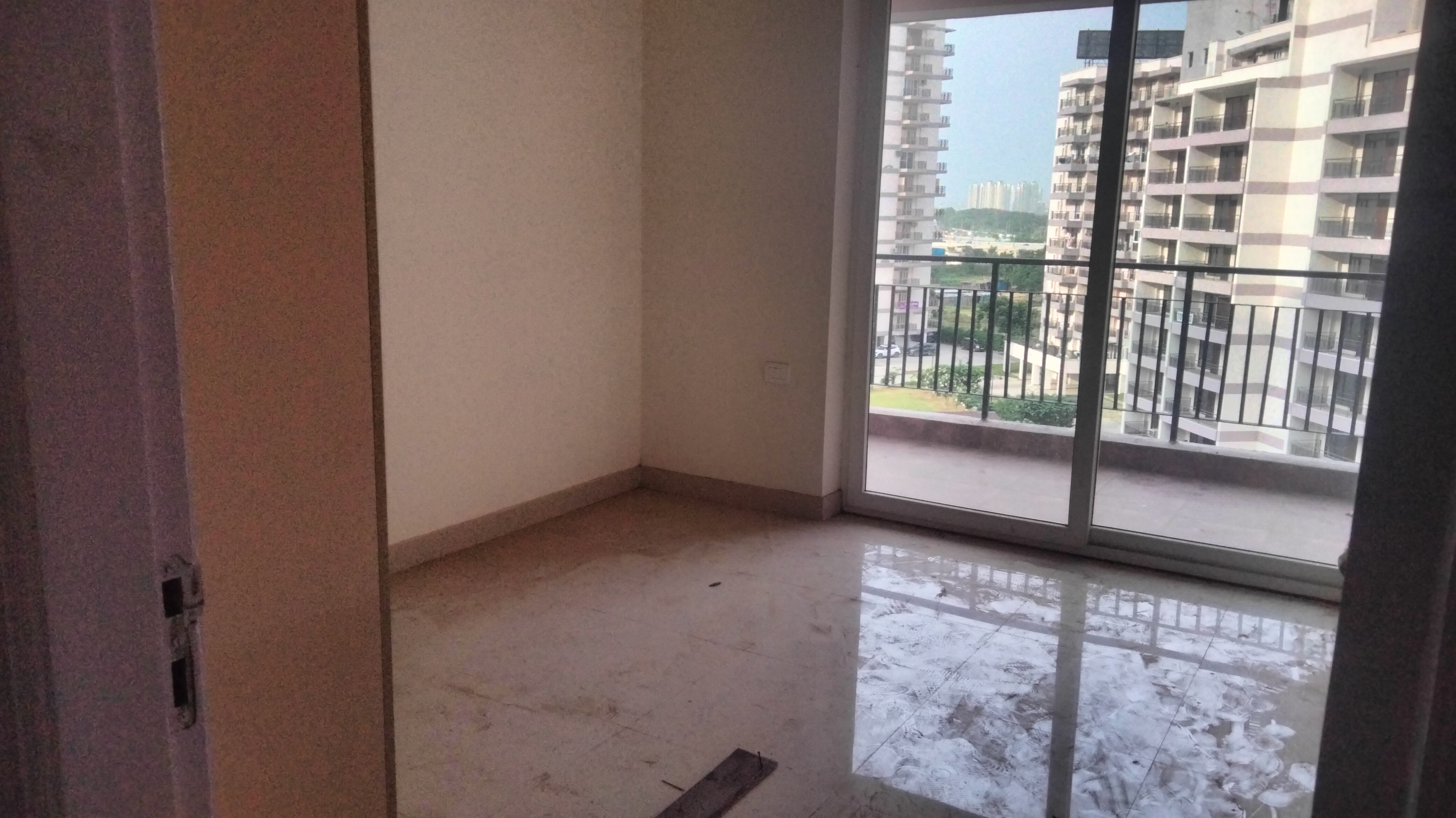 3 BHK + Servant Room Apartment For Rent in Pareena The Elite Residences