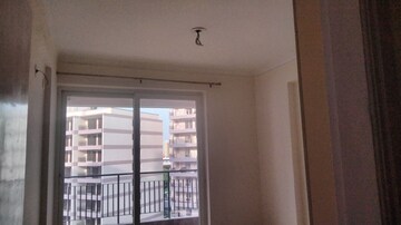 Room in 3 BHK Apartment at Pareena The Elite Residences, Sector 99 – for Rent