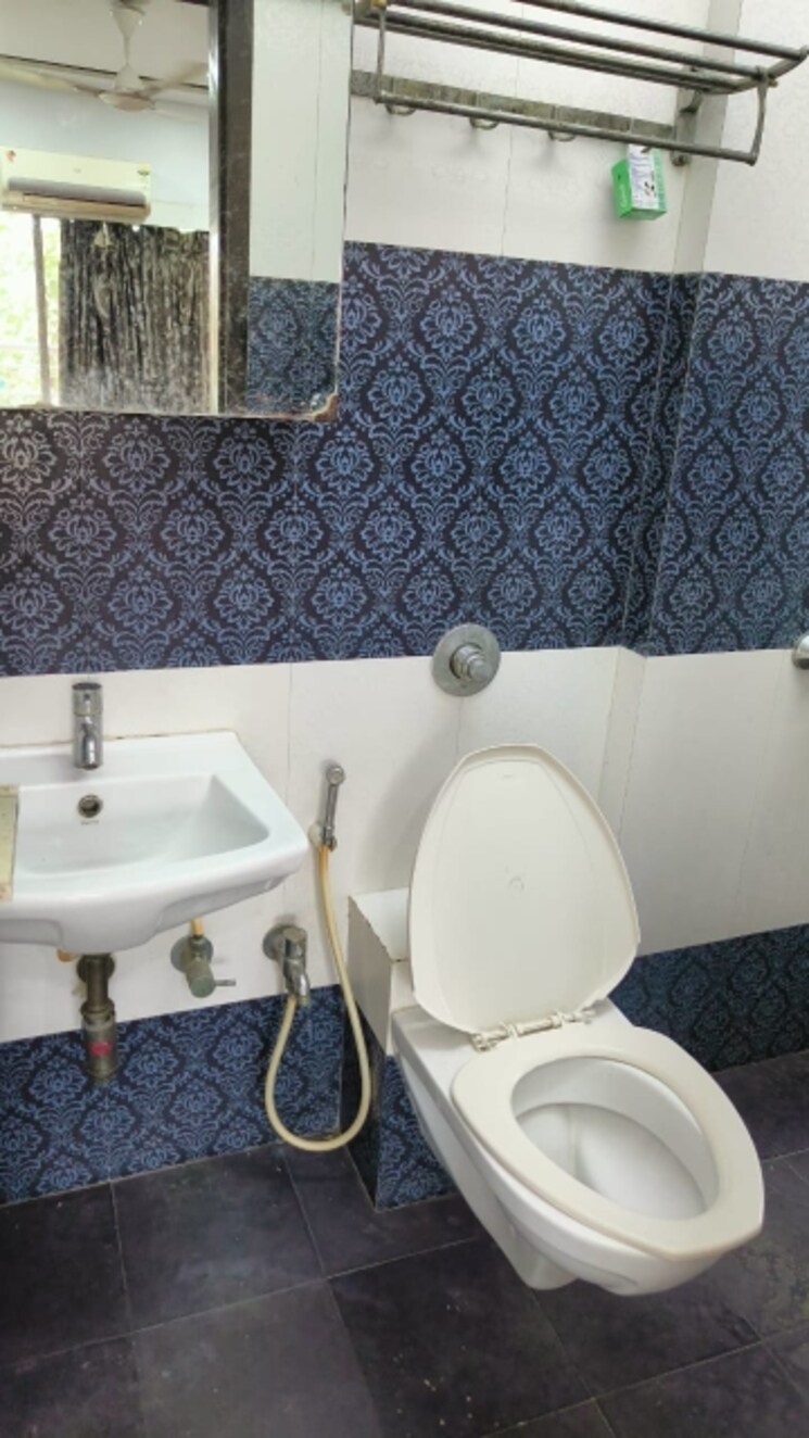 Bathroom, shelton-apartment 3 Bedroom 1100 Sq.Ft. Apartment In Santacruz East Mumbai 9053984