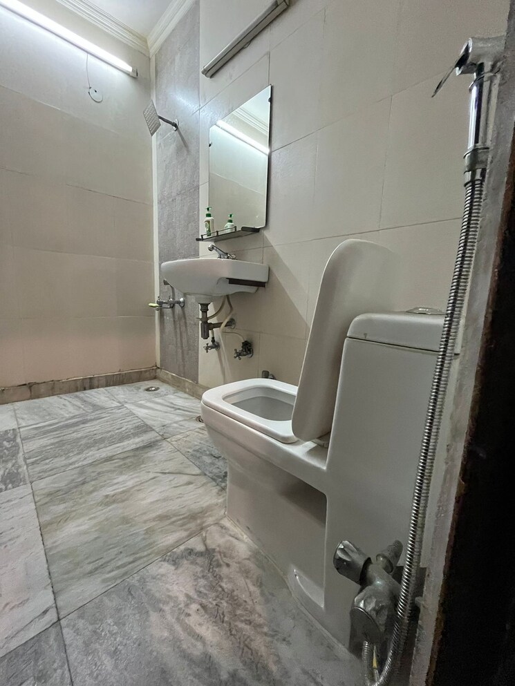 Bathroom, chattarpur 3 Bedroom 2230 Sq.Ft. Apartment In Chattarpur Delhi 9054019